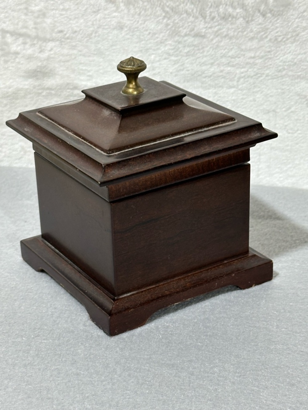 Bombay Vintage Mahogany musical ring holder approximately 4inch square